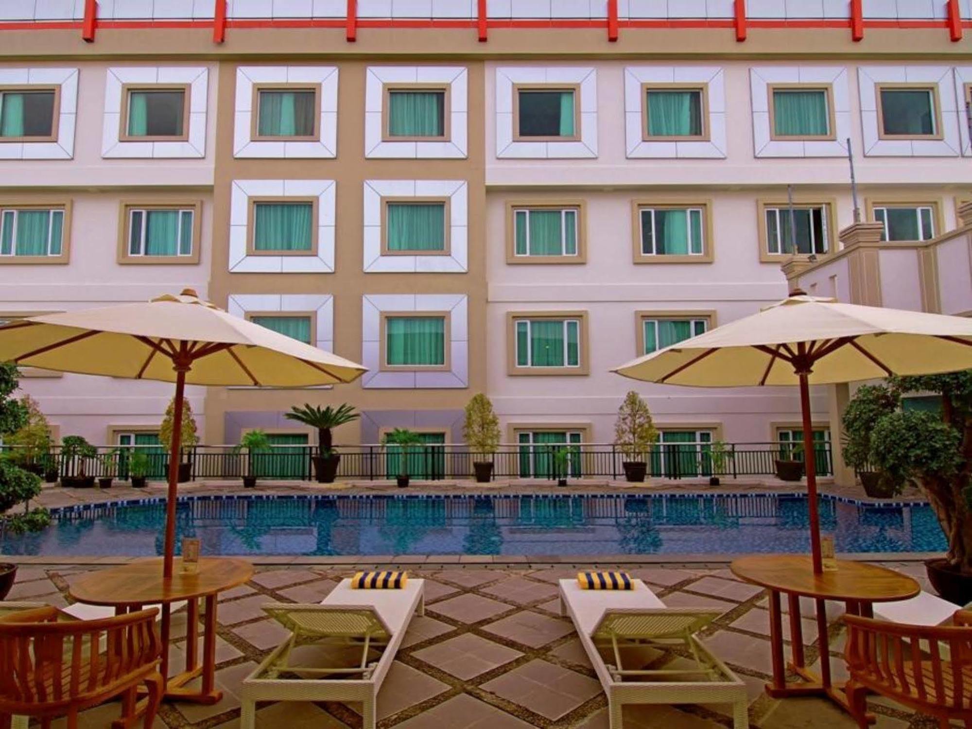 فندق روكي بلازا بادانج المظهر الخارجي الصورة